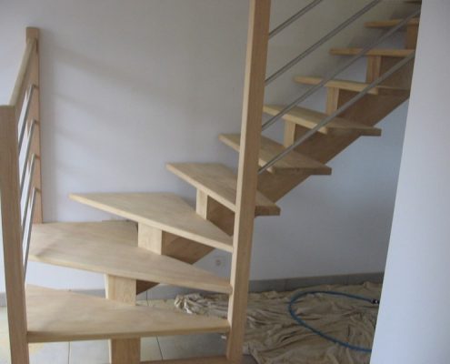 Escalier en bois avec limon central