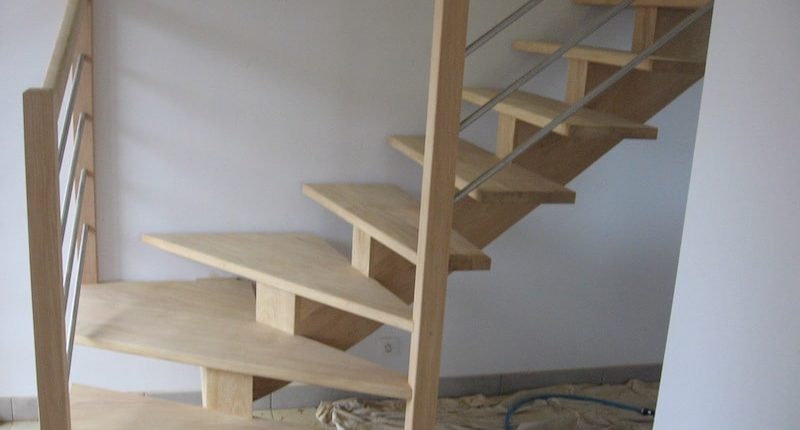 Escalier en bois avec limon central